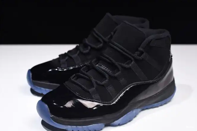 Bmlin 378037-005 Gown Cap black 11 Jordan and Air 0528
